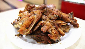 沈陽(yáng)確診大爺讓雞架火了！這個(gè)凍品邊角料里原來(lái)藏著一門大生意